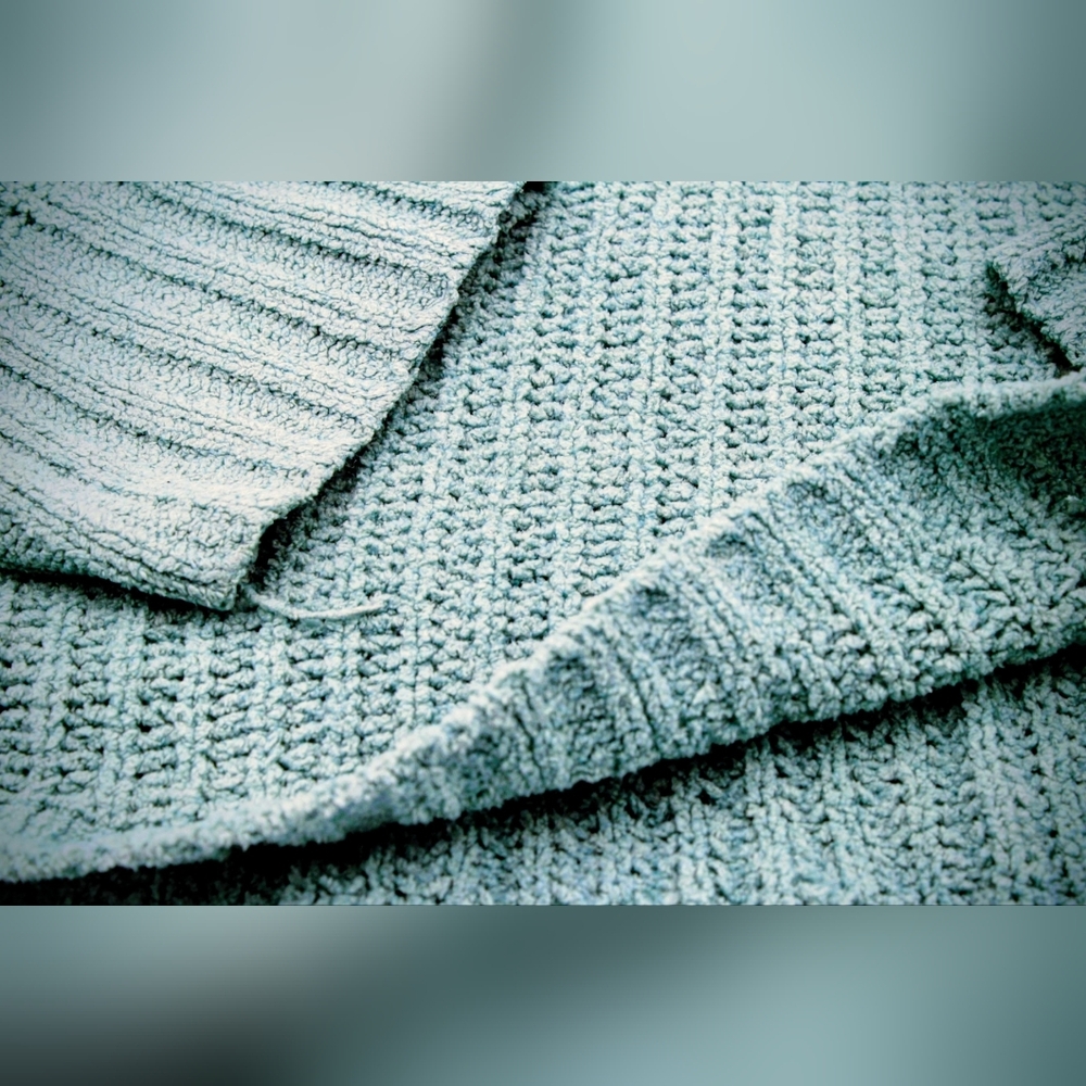 Women’s Teal Crocheted Oversized Sweater – Modest Crop Size M - Picture 3 of 6